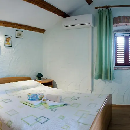 Apartament Percic *