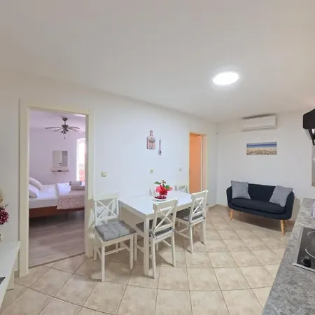 Apartament Percic *